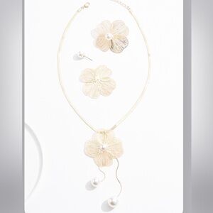 Elegant Gold Floral Necklace and Earring Set